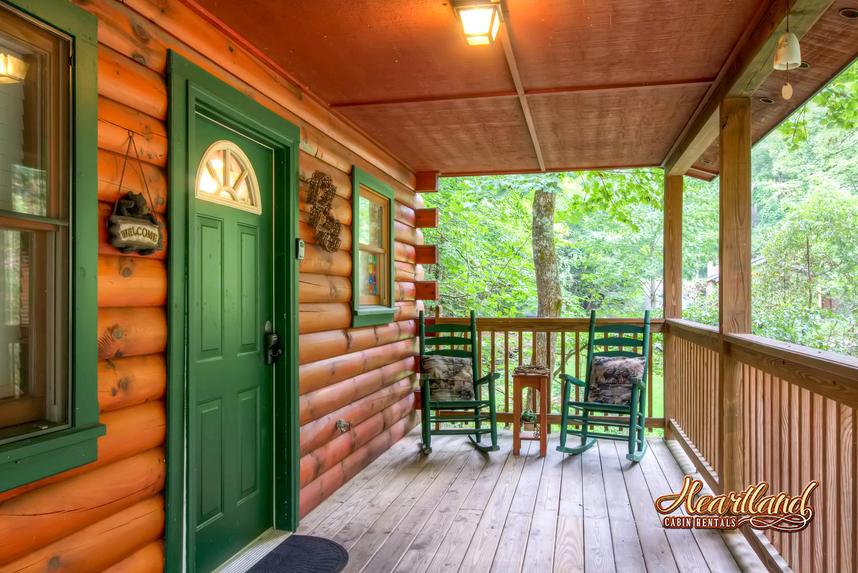 Affordable studio cabin is located in the heart of the Arts and Crafts Community of Gatlinburg